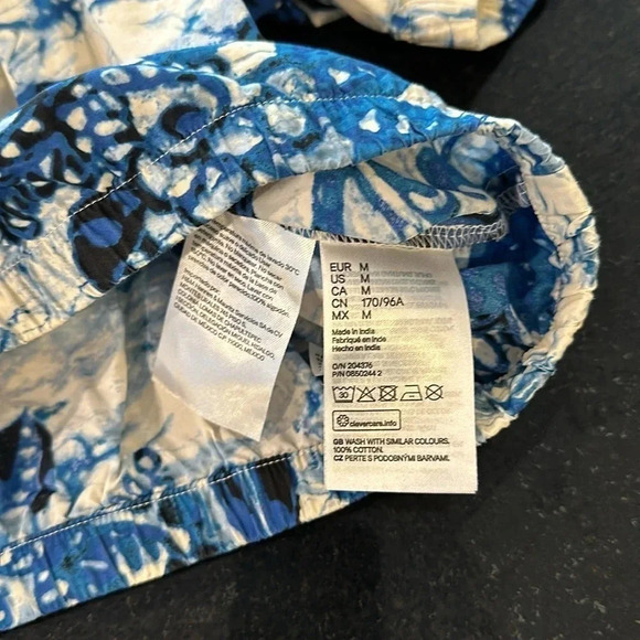 H&M Cropped Blouse with Bubble Sleeve in Blue Floral Print Size Medium - Picture 5 of 6